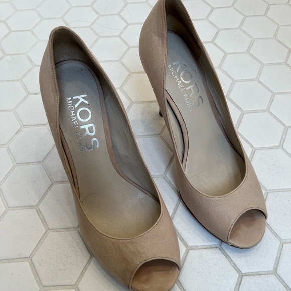 Michael Kors Sandals - Picture 3 of 5